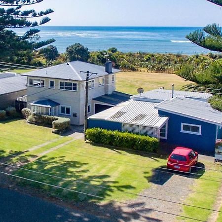 הוילה Waitara Taranaki Beach House - Great Sea Views מראה חיצוני תמונה