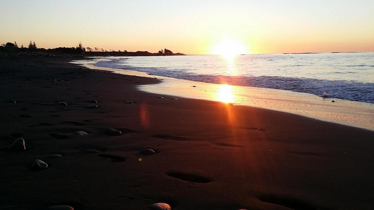 הוילה Waitara Taranaki Beach House - Great Sea Views מראה חיצוני תמונה