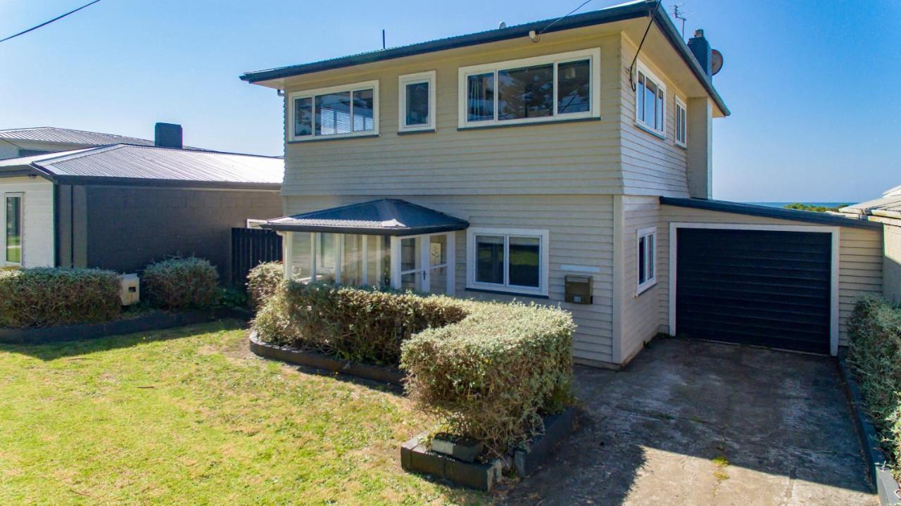 הוילה Waitara Taranaki Beach House - Great Sea Views מראה חיצוני תמונה